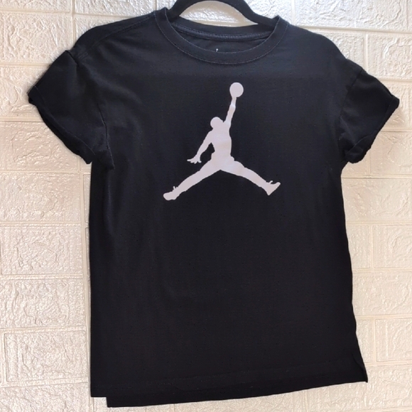 Juniors Black Graphic T-Shirt - Picture 1 of 1